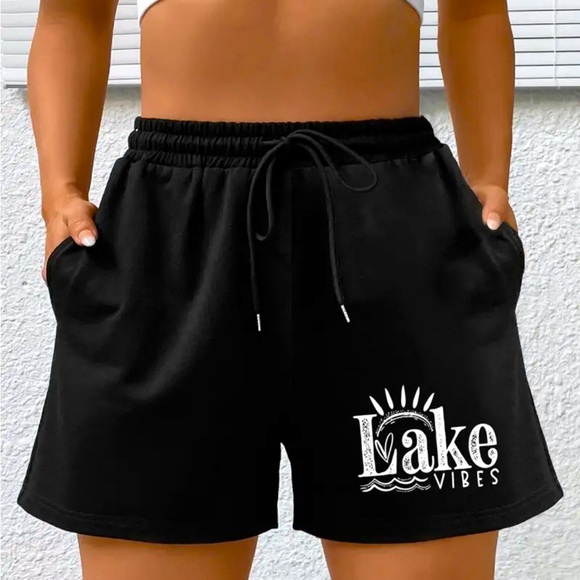 Lake Vibes Women’s Fashion Activewear Shorts- NWT - Picture 3 of 3